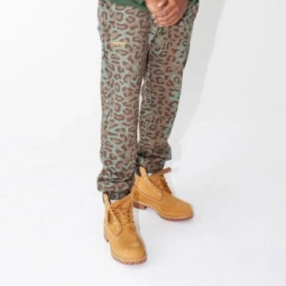 HSTRY by NAS X Coming 2 America Unity & Pride Leopard French Terry Joggers L NWT - Picture 2 of 7